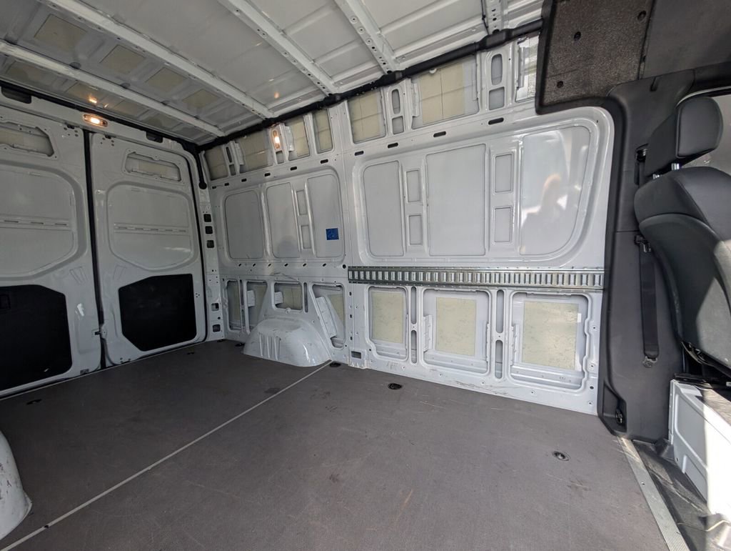 Used 2025 Mercedes-Benz Sprinter 2500 image 14