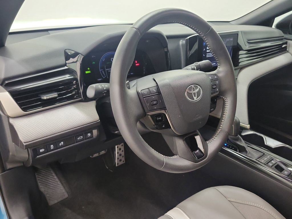 Used 2025 Toyota Camry SE w/ Convenience Package image 19