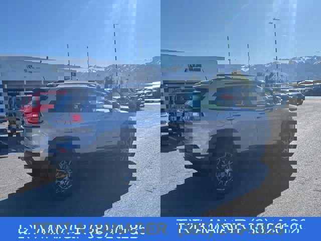 Used 2019 Jeep Cherokee Trailhawk w/ Cold Weather Group image 11