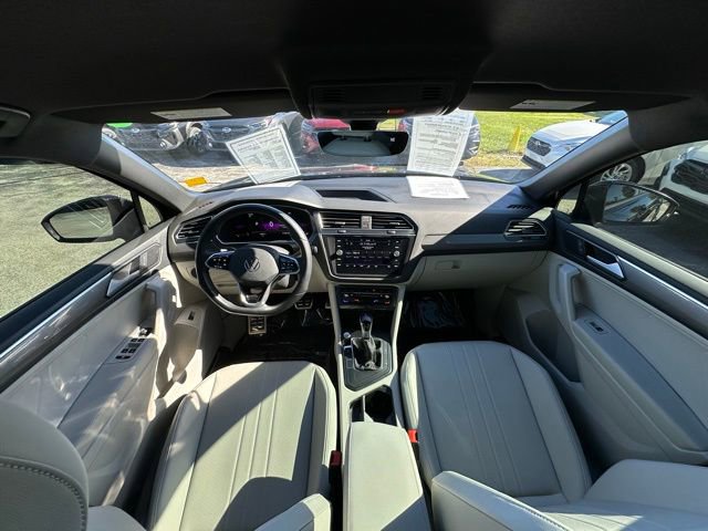 Used 2022 Volkswagen Tiguan SE R-Line image 11