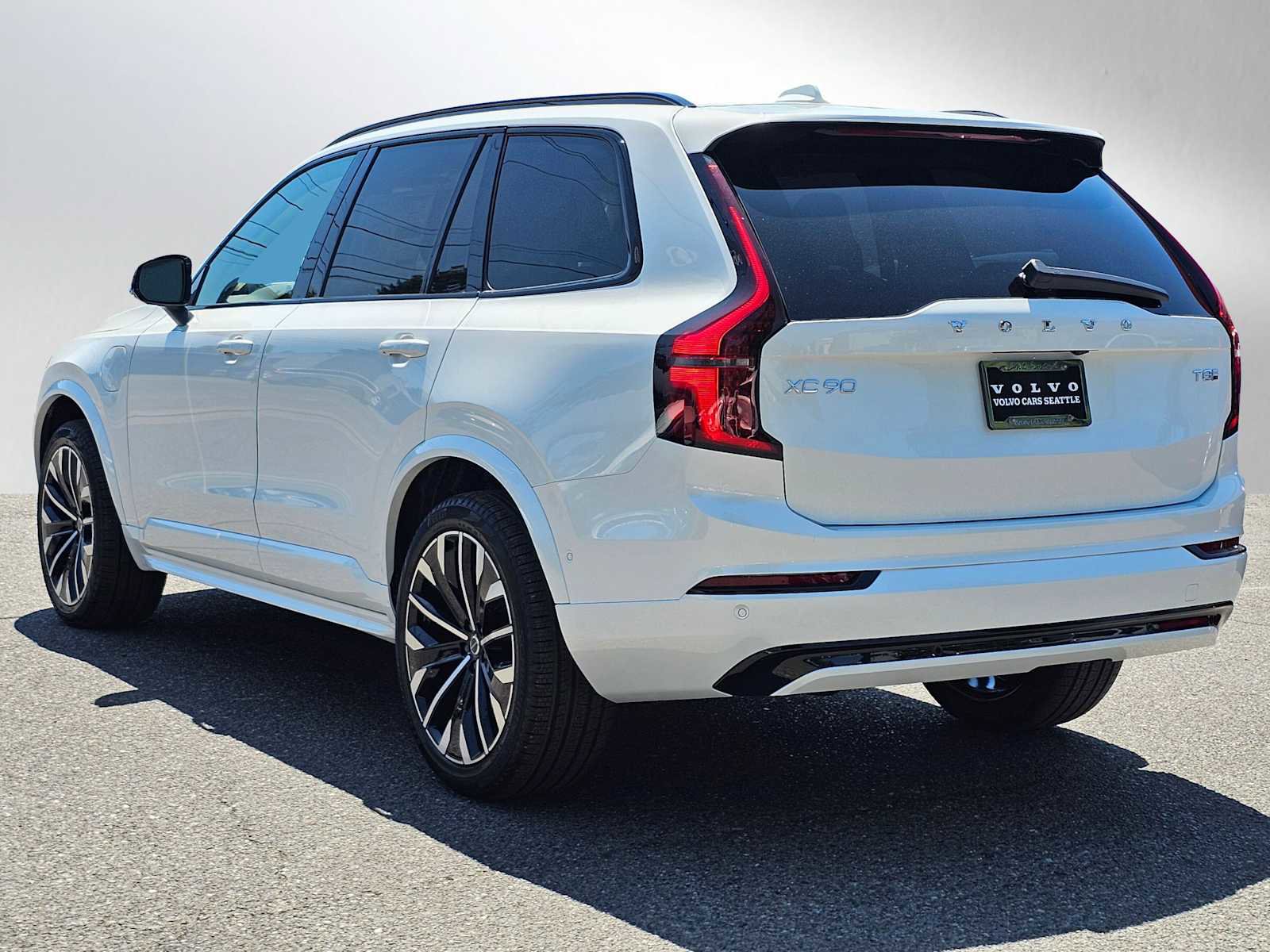 New 2026 Volvo XC90 T8 Ultra w/ Protection Package image 3