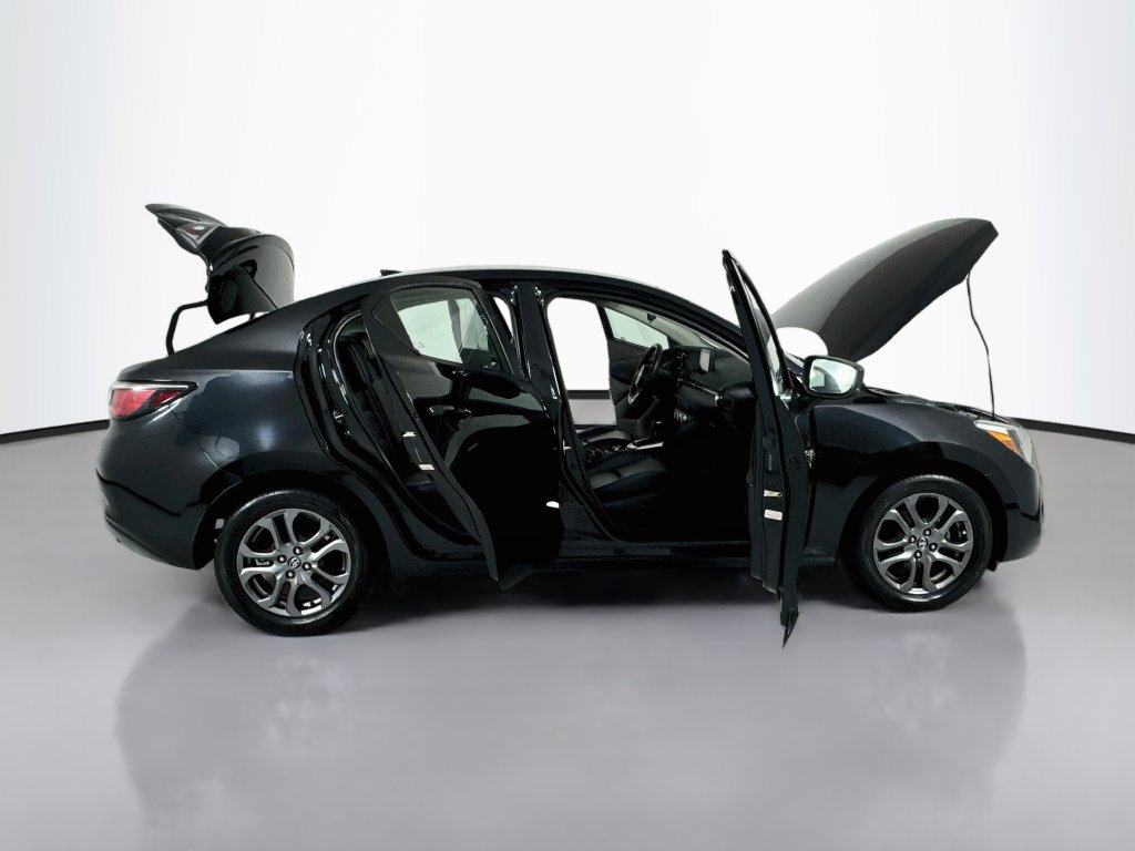 Used 2019 Toyota Yaris XLE FWD image 23