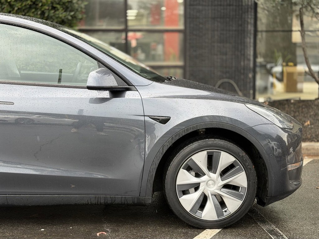 Used 2020 Tesla Model Y Long Range image 23