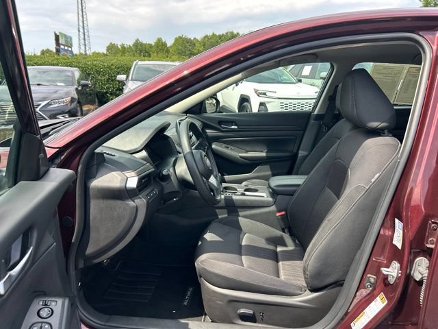 Used 2025 Nissan Altima 2.5 SV FWD image 13