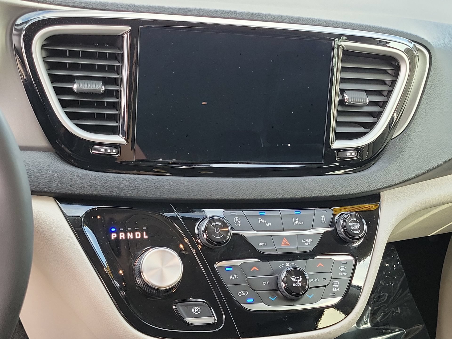 Certified 2024 Chrysler Pacifica Touring-L FWD image 12