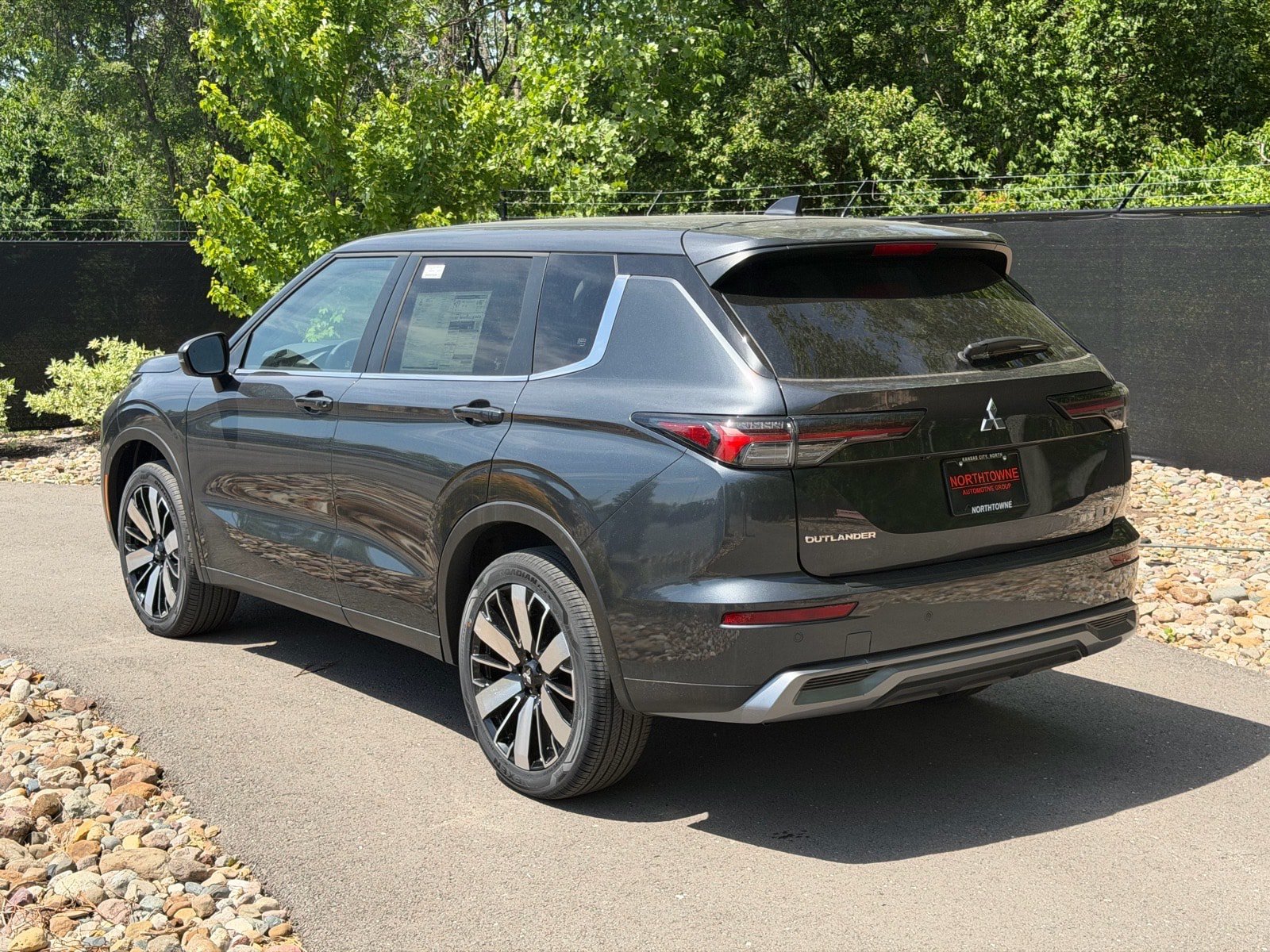 New 2026 Mitsubishi Outlander SE AWD/4WD image 3