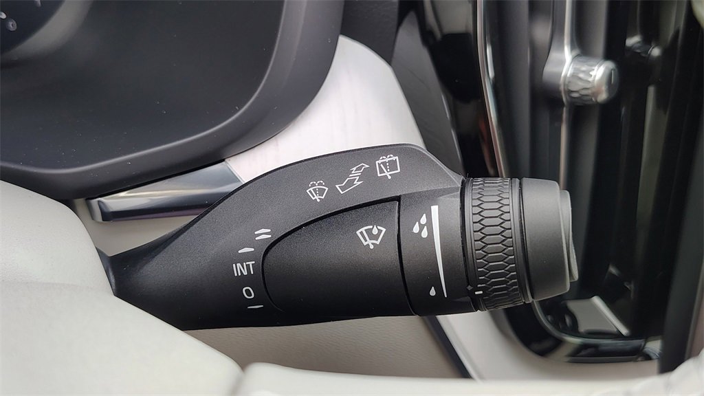 New 2026 Volvo XC60 B5 Ultra w/ Climate Package image 17