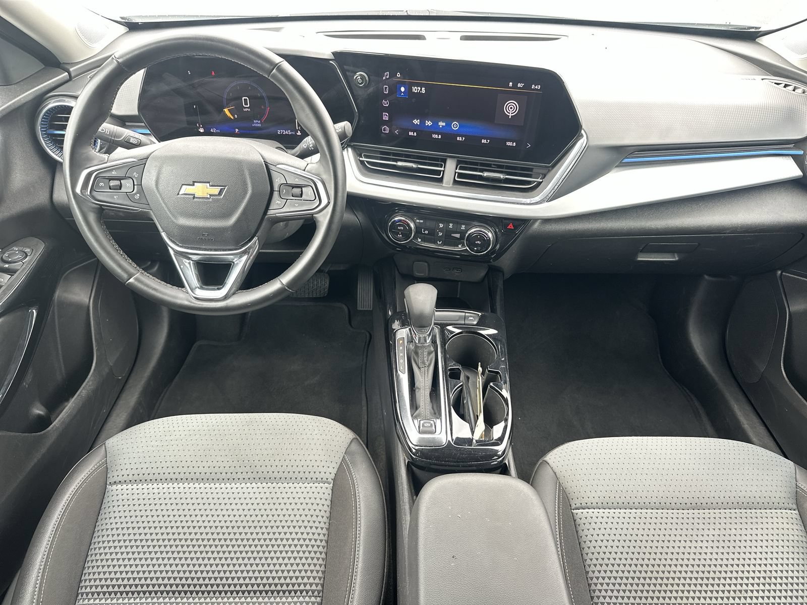 Used 2025 Chevrolet Trax LT w/ LT Convenience Package FWD image 18