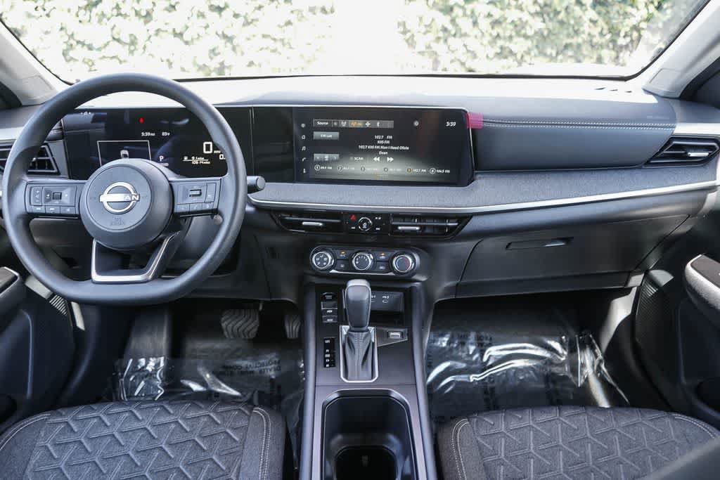 Used 2025 Nissan Kicks SV FWD image 12