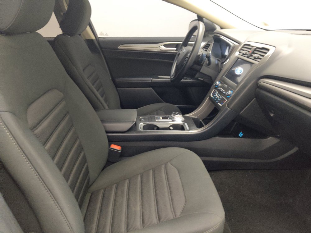 Used 2019 Ford Fusion SE FWD image 21