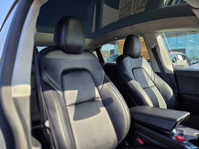 Used 2023 Tesla Model Y 2WD image 11