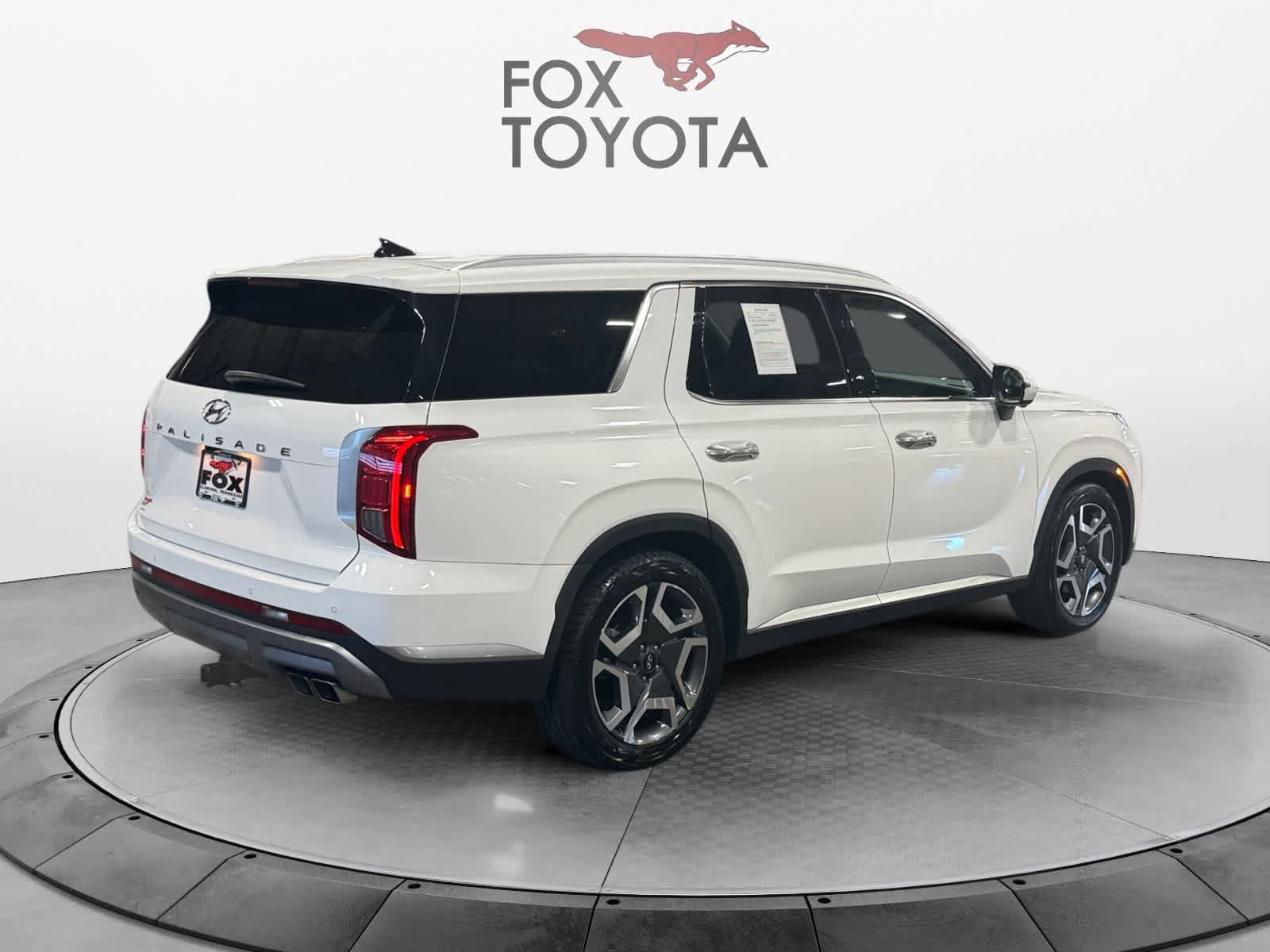 Used 2023 Hyundai Palisade SEL FWD image 6