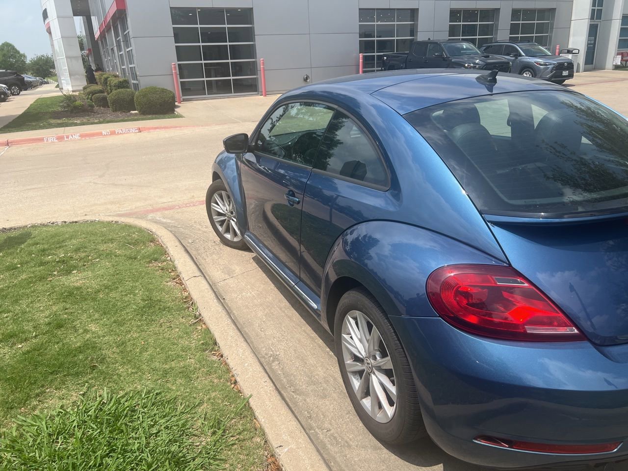Used 2018 Volkswagen Beetle 2.0T S FWD image 2