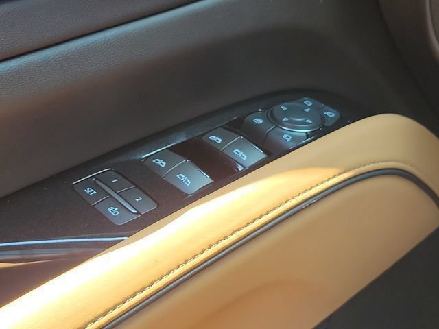 Used 2021 Cadillac Escalade Premium Luxury AWD/4WD image 22