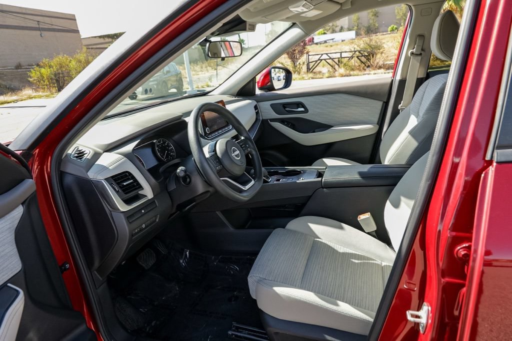 Used 2023 Nissan Rogue SV FWD image 15