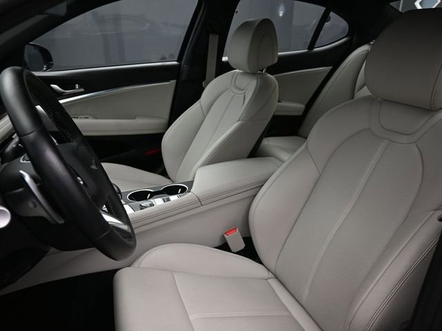 Used 2025 Genesis G70 2.5T image 13