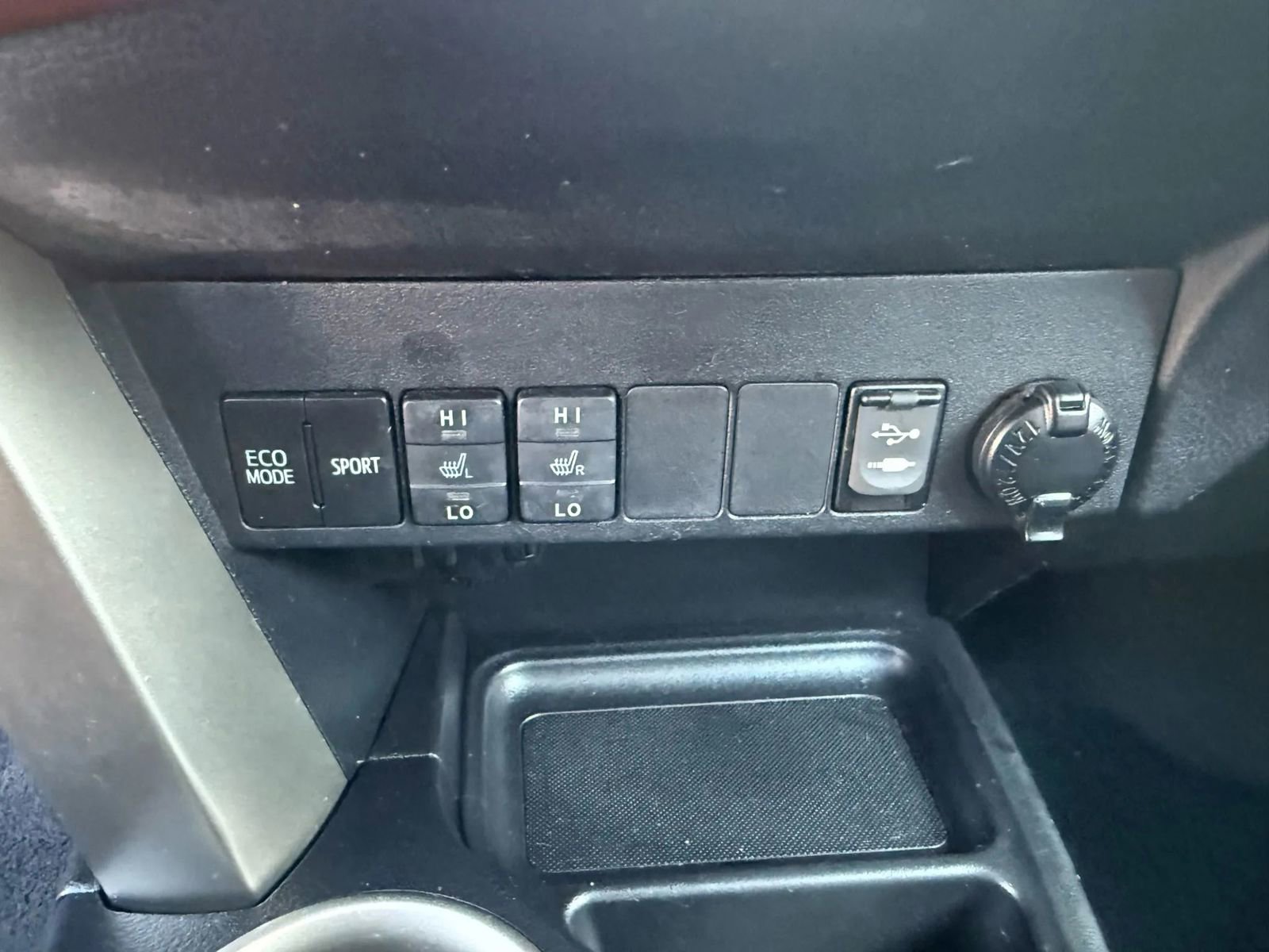 Used 2014 Toyota RAV4 Limited image 24