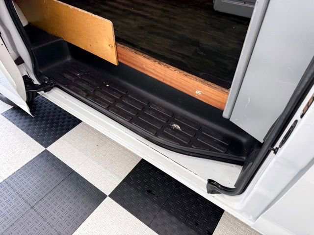 Used 2015 Chevrolet Express 2500 image 21
