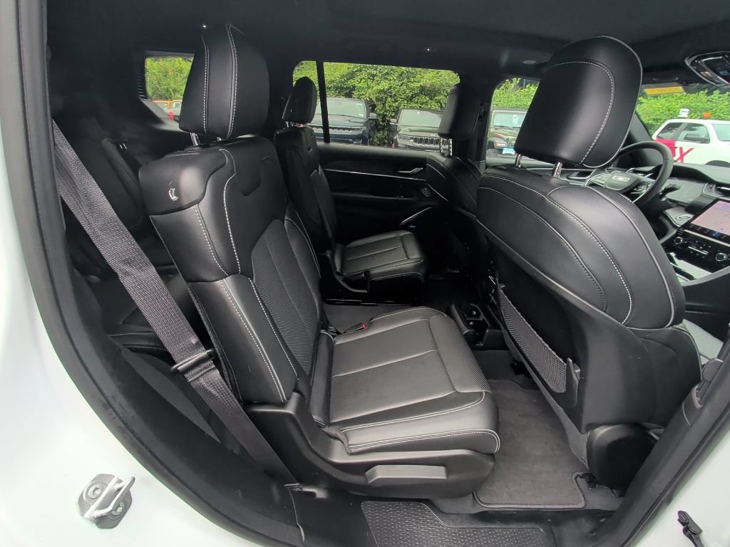Used 2023 Jeep Grand Cherokee L Overland AWD/4WD image 15
