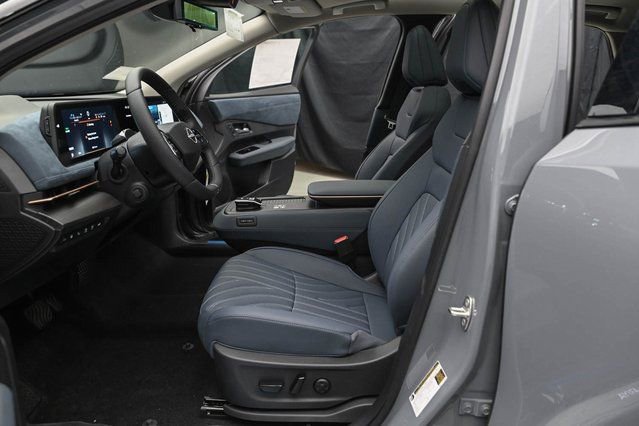 New 2025 Nissan Ariya Platinum image 27