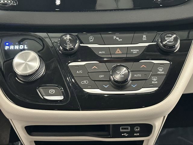 Used 2018 Chrysler Pacifica Touring Plus w/ Tire & Wheel Group image 15