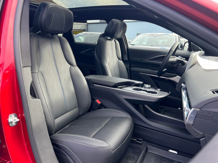 Used 2024 Cadillac Lyriq Luxury w/ LPO, Floor Liner Package image 37