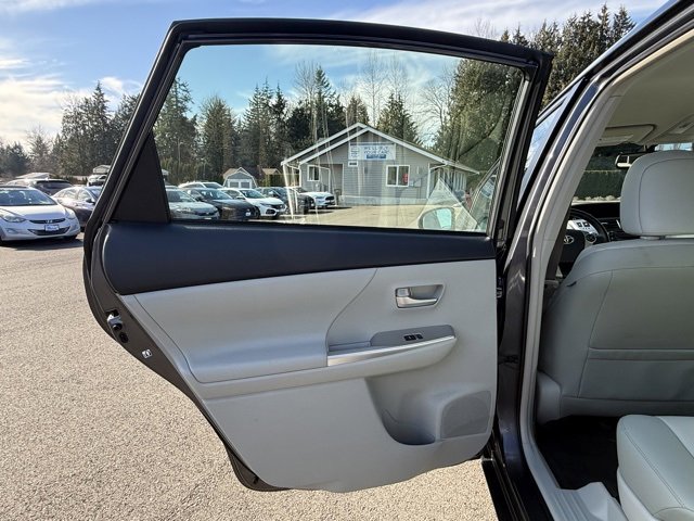 Used 2013 Toyota Prius V Five image 19