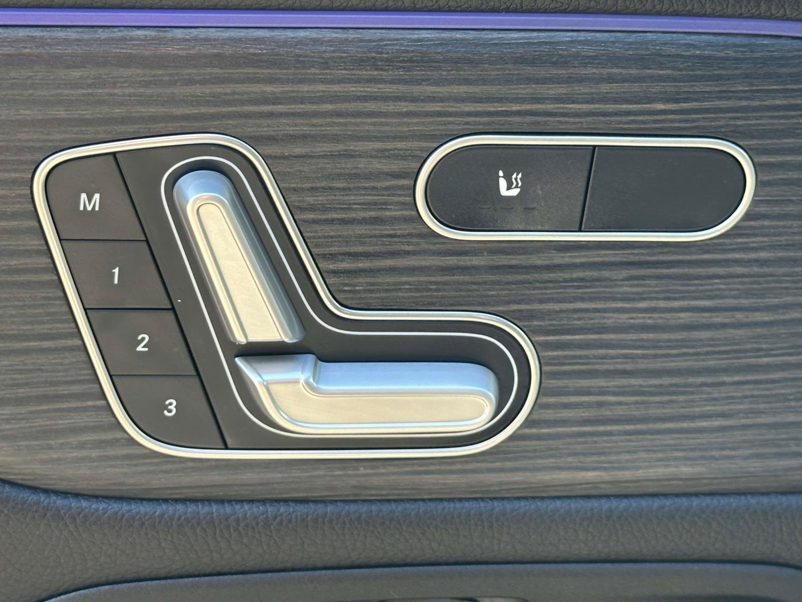 Used 2023 Mercedes-Benz GLB 250 4MATIC w/ Premium Package image 26