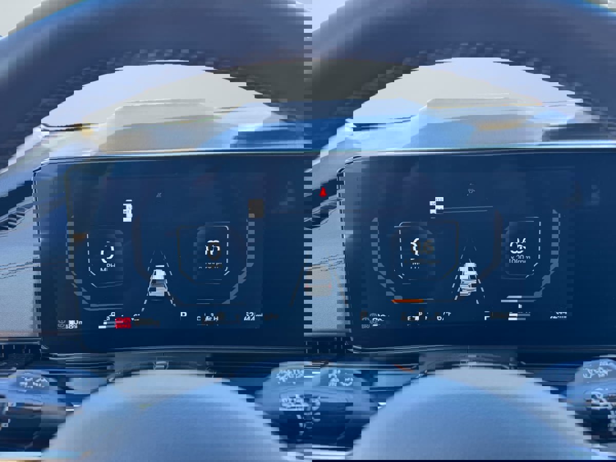 Used 2025 Kia Carnival SX Prestige image 12