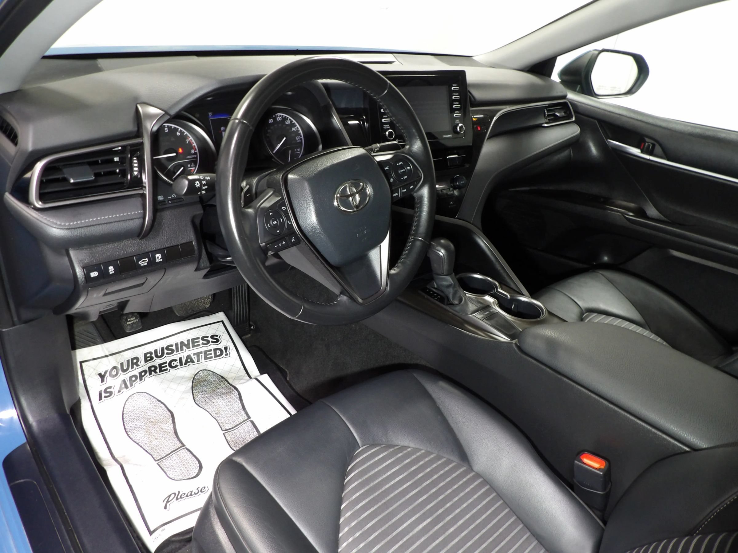 Used 2023 Toyota Camry SE FWD image 10