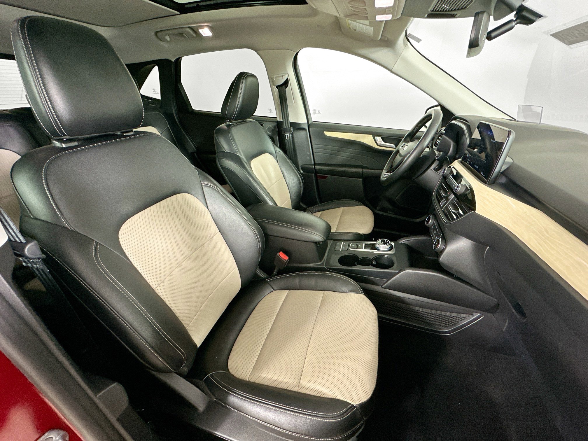 Used 2022 Ford Escape Titanium w/ Titanium Premium Package image 38