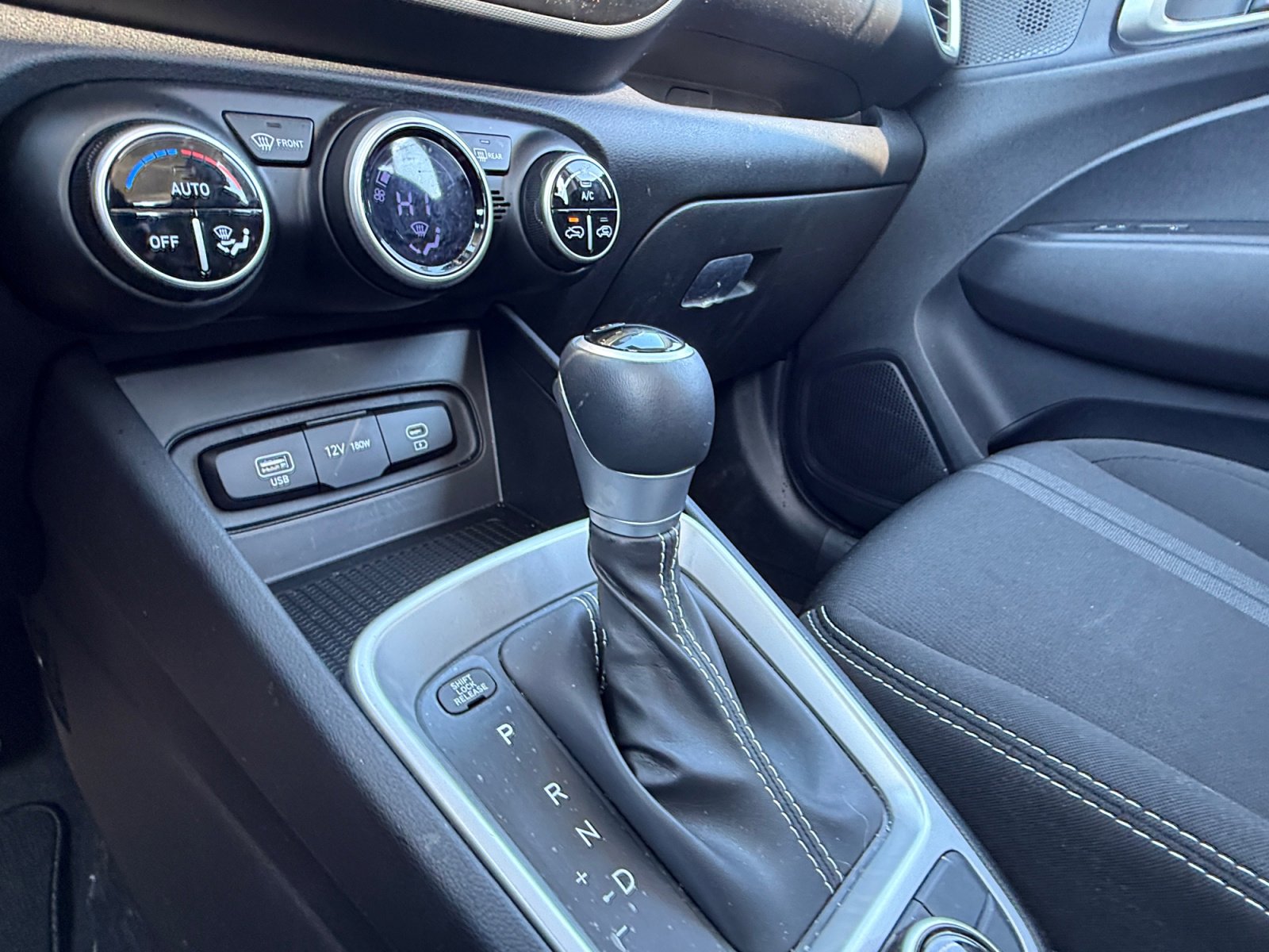 New 2025 Hyundai Venue SEL image 18