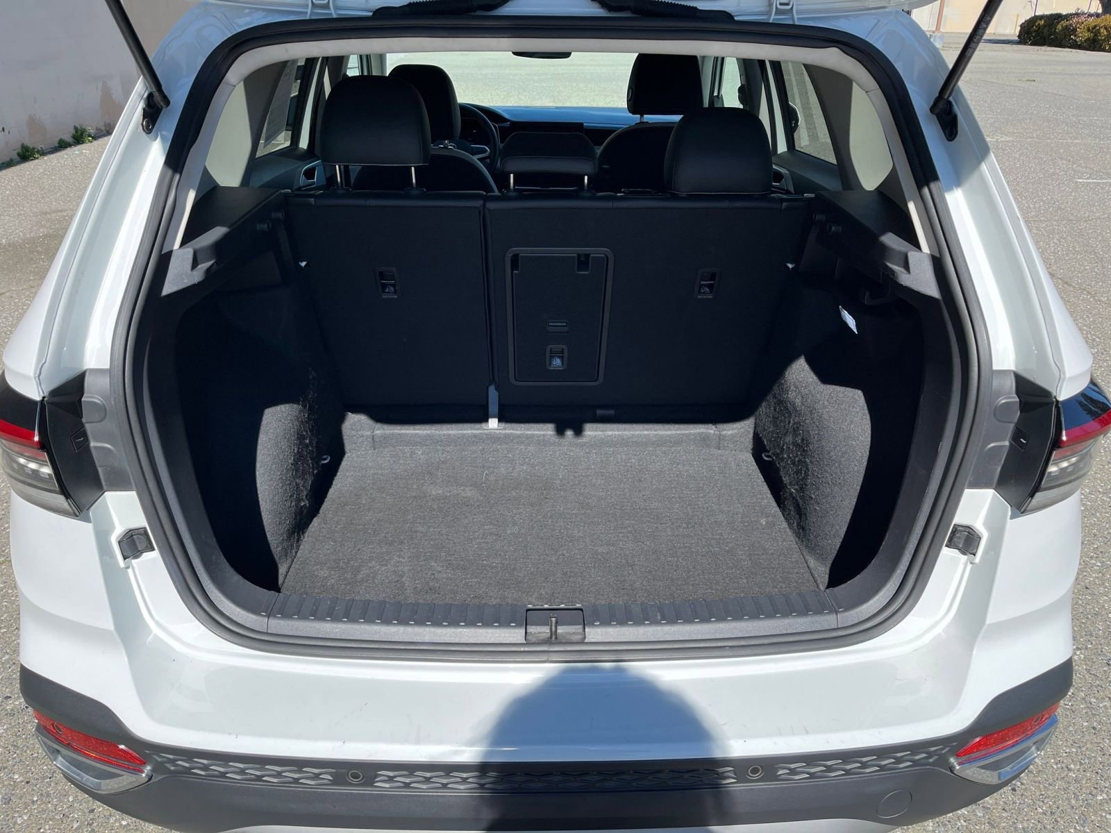 Used 2025 Volkswagen Taos SE FWD image 32