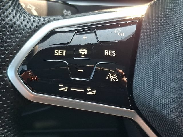 Certified 2024 Volkswagen Tiguan SE R-Line AWD/4WD image 21