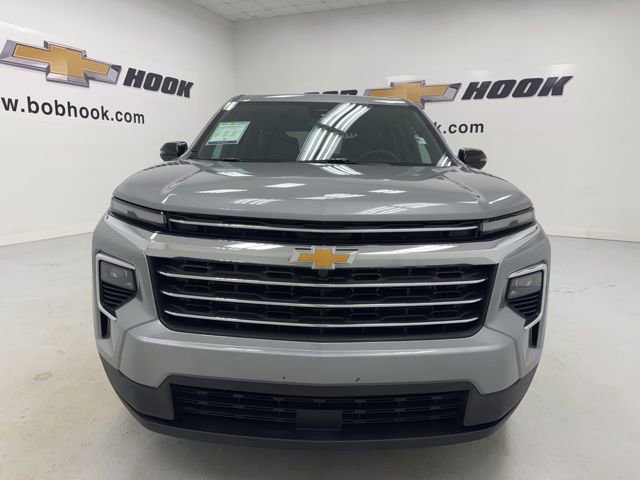 Used 2025 Chevrolet Traverse LT FWD image 2
