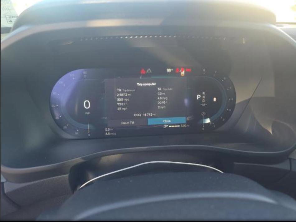 Used 2025 Volvo XC40 B5 Core image 26