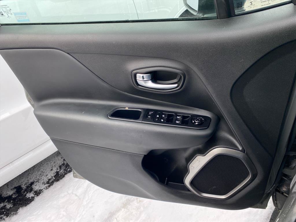 Used 2022 Jeep Renegade Latitude w/ Convenience Group AWD/4WD image 14
