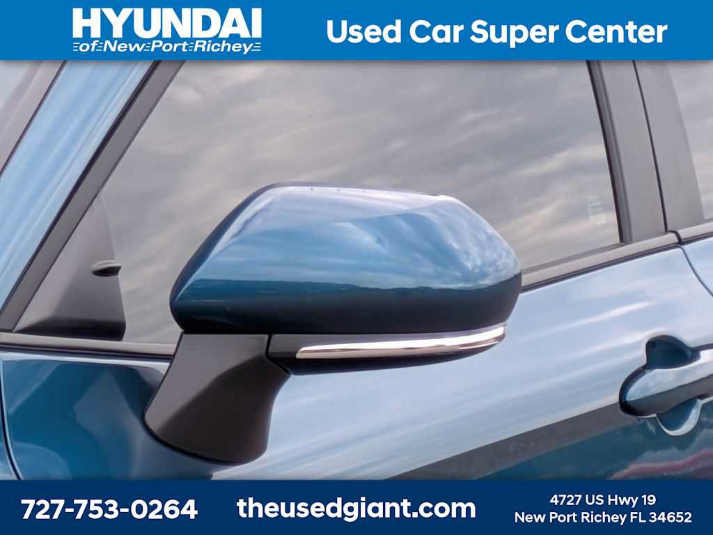 Used 2025 Toyota Camry SE FWD image 11