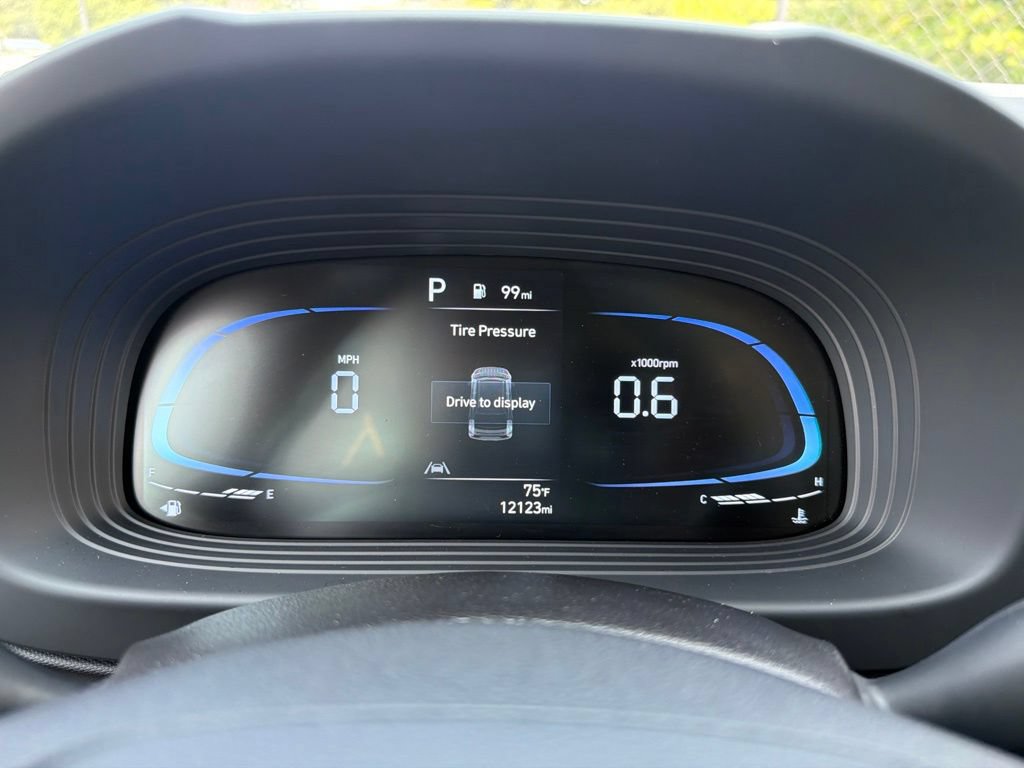 Used 2024 Hyundai Venue SEL FWD image 9