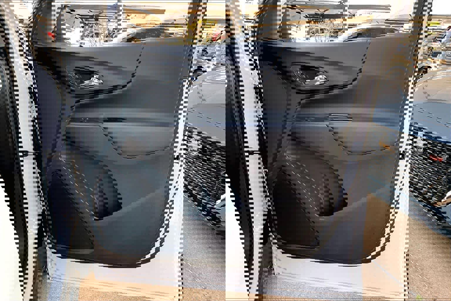 Used 2024 Chevrolet Equinox LT FWD image 25