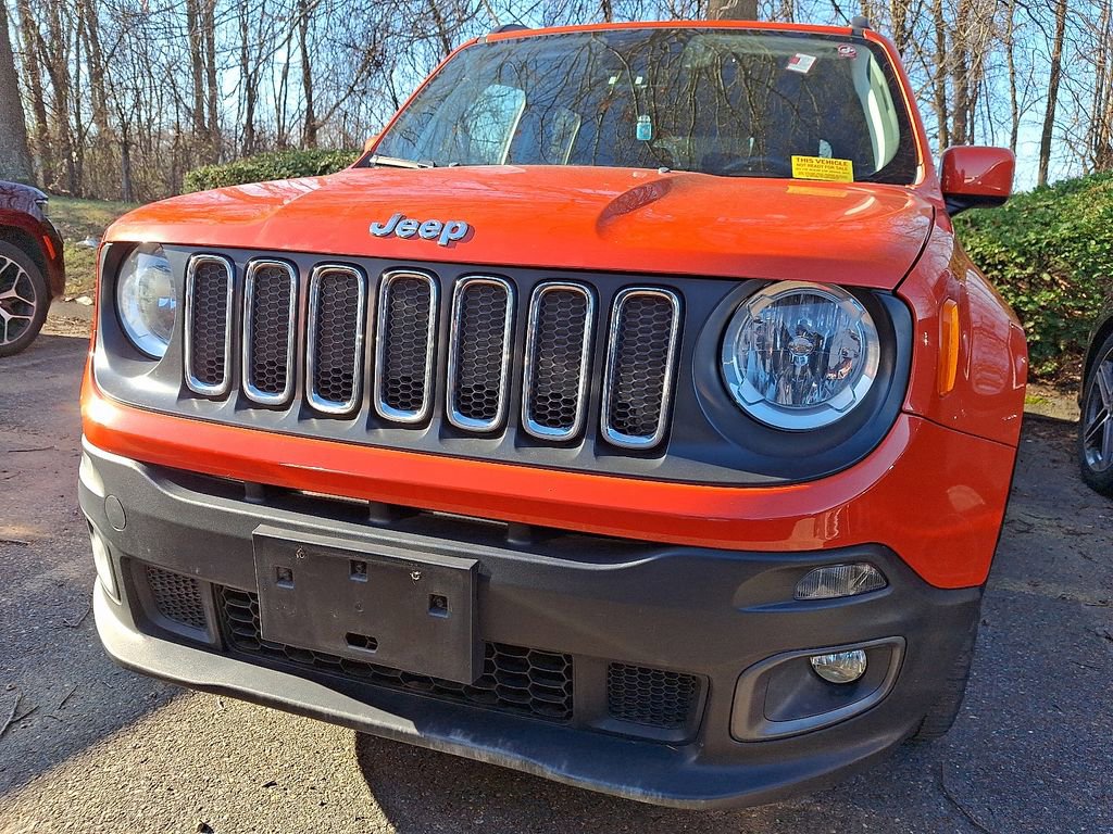 Used 2018 Jeep Renegade Latitude image 2