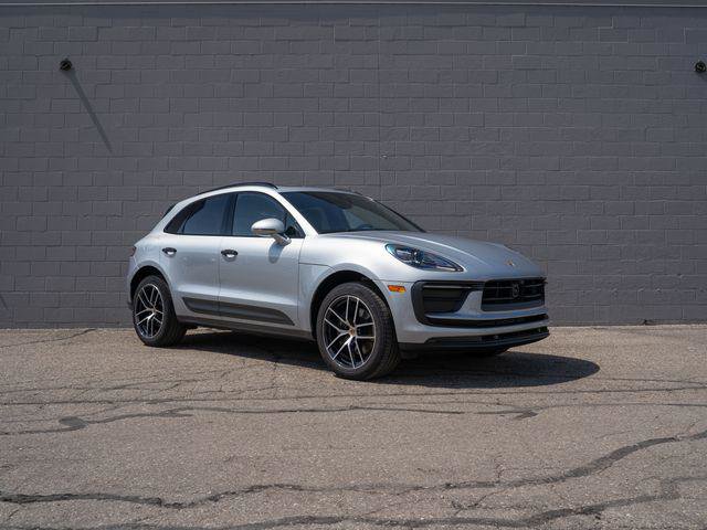 Certified 2026 Porsche Macan AWD/4WD image 9