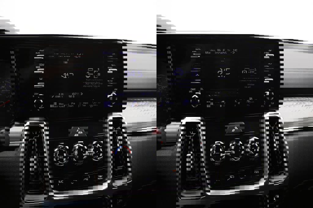 Used 2023 Kia Sorento LX image 21