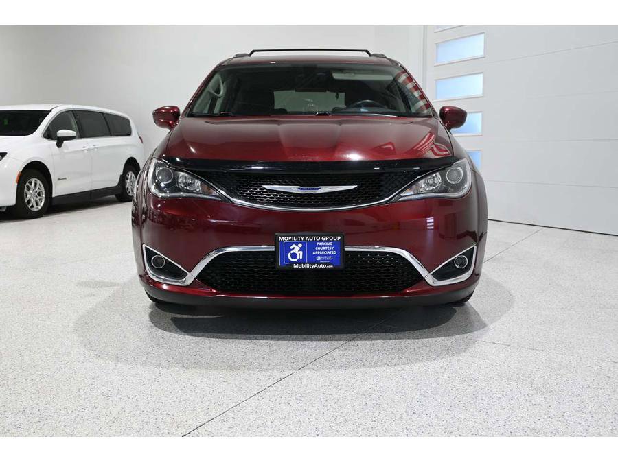 Used 2018 Chrysler Pacifica Touring Plus FWD image 4