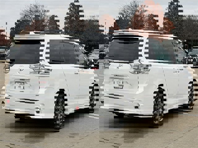 Used 2018 Toyota Sienna SE image 4