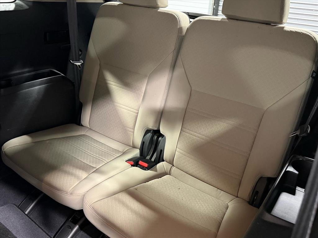 Used 2020 Kia Sorento LX image 16