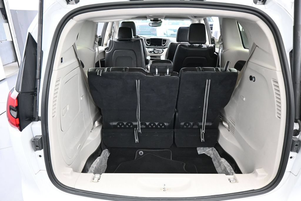 Used 2023 Chrysler Pacifica Touring-L FWD image 40