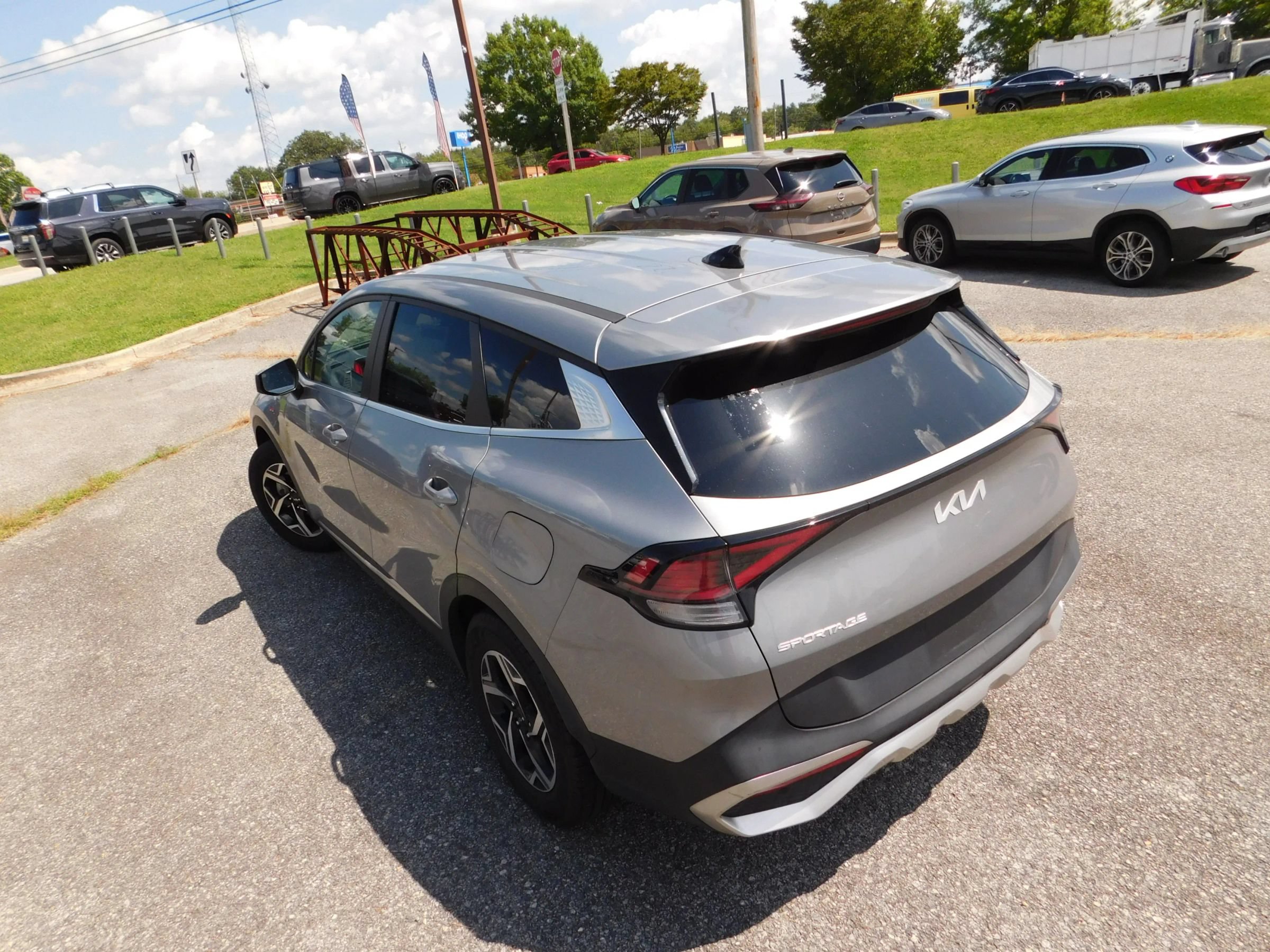 Used 2023 Kia Sportage LX FWD image 7