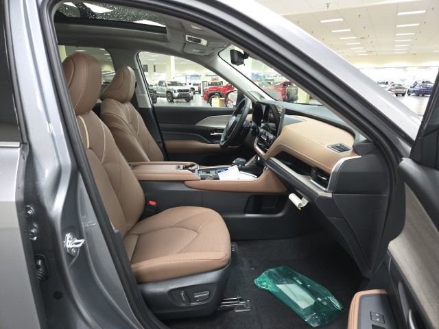 New 2026 Toyota Grand Highlander Platinum image 8