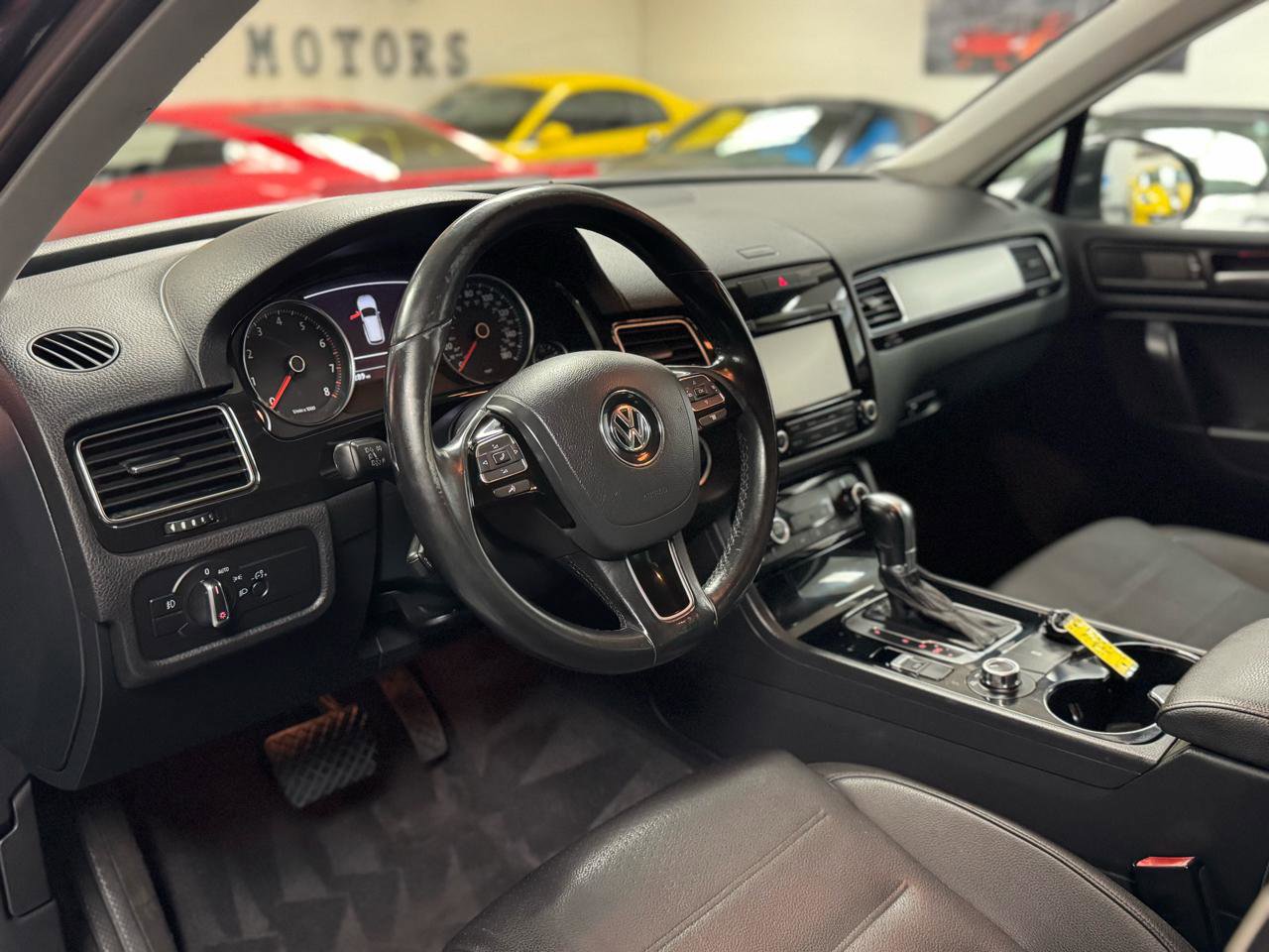 Used 2014 Volkswagen Touareg Sport AWD/4WD image 12